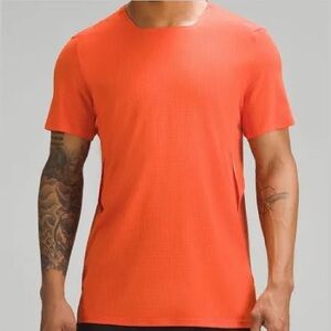 Men’s Orange Lululemon Seamless Metal Vent Tech Short Sleeve Shirt - Size Small
